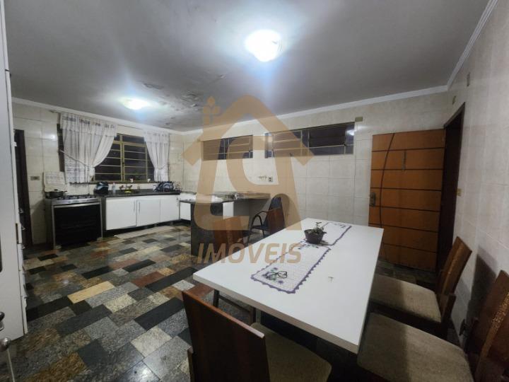 SALA DE JANTAR COM COZINHA