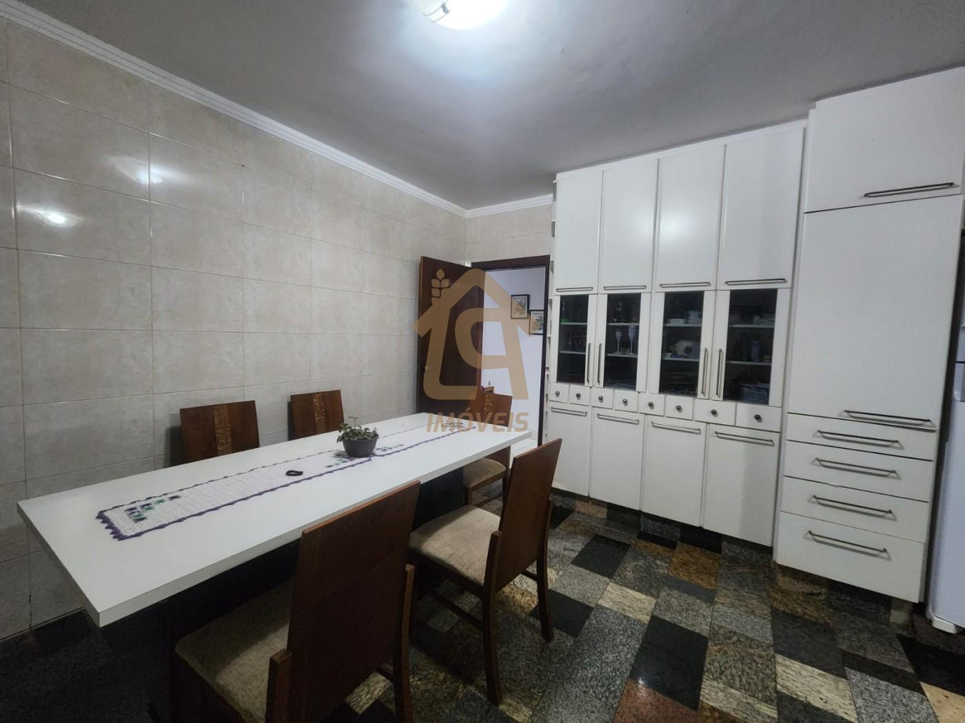 SALA DE JANTAR COM COZINHA
